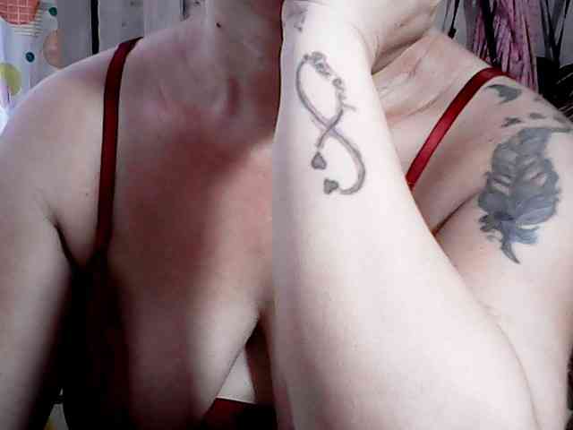 lovelyrub18x webcam