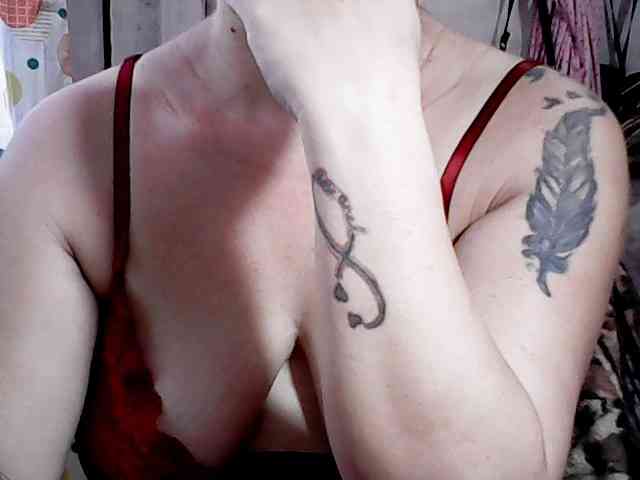 lovelyrub18x webcam