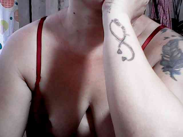 lovelyrub18x webcam