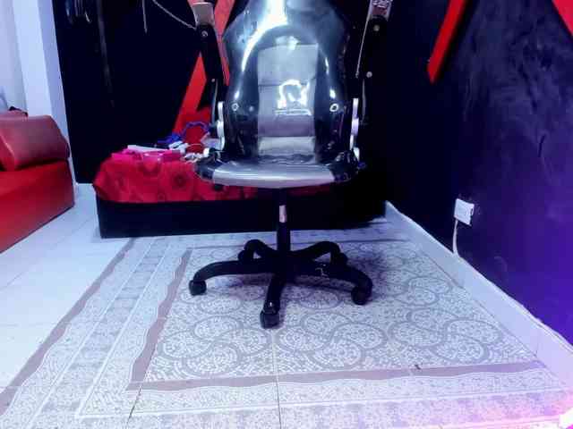 Model: Darkd0ll