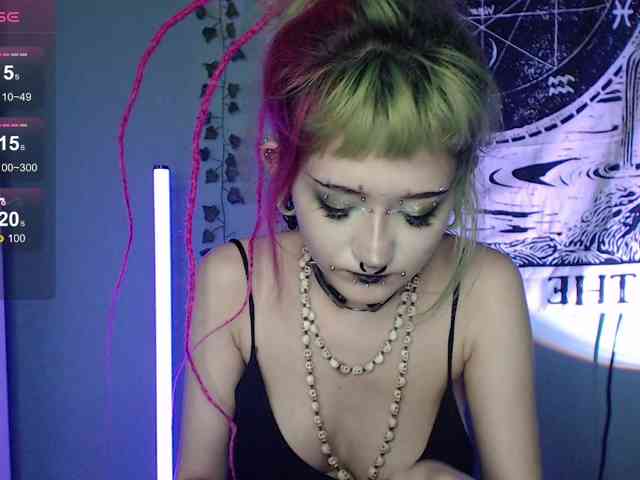 Trish-Taylor webcam