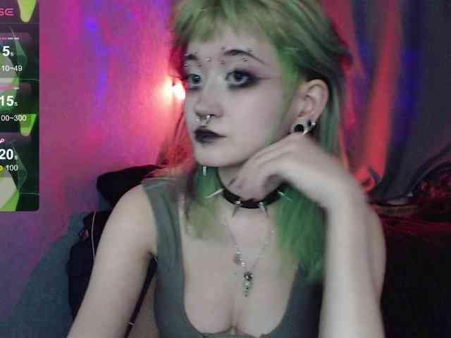 Trish-Taylor webcam