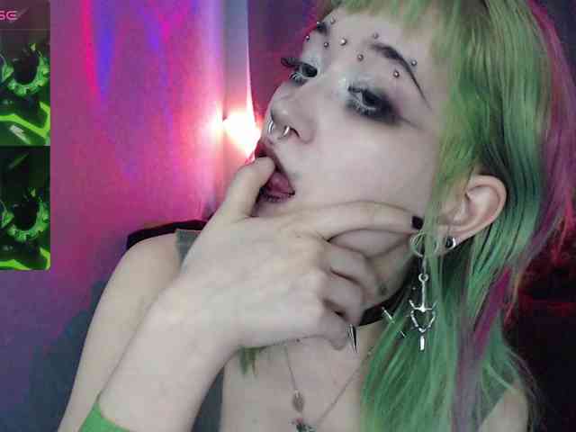 Trish-Taylor webcam