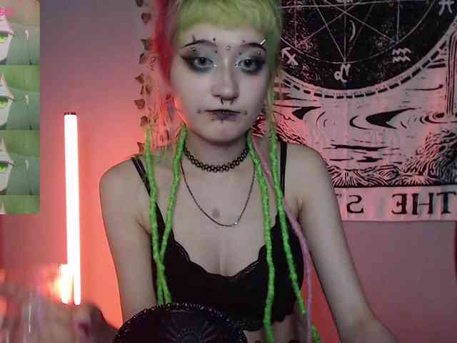 Trish-Taylor webcam