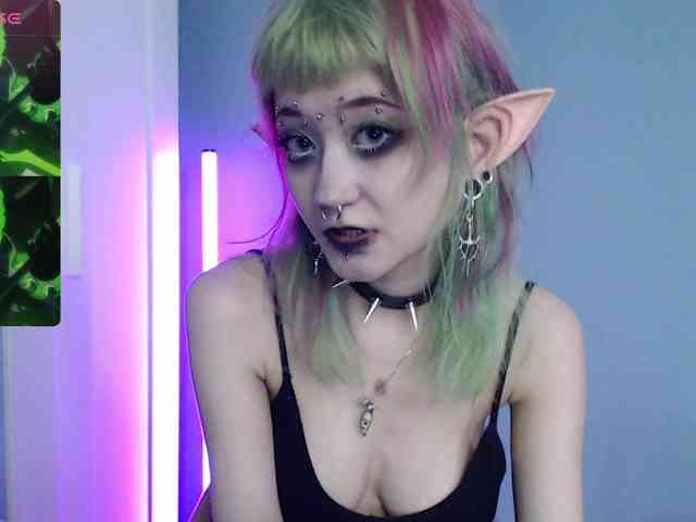 Trish-Taylor webcam