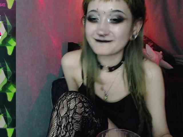 Trish-Taylor webcam
