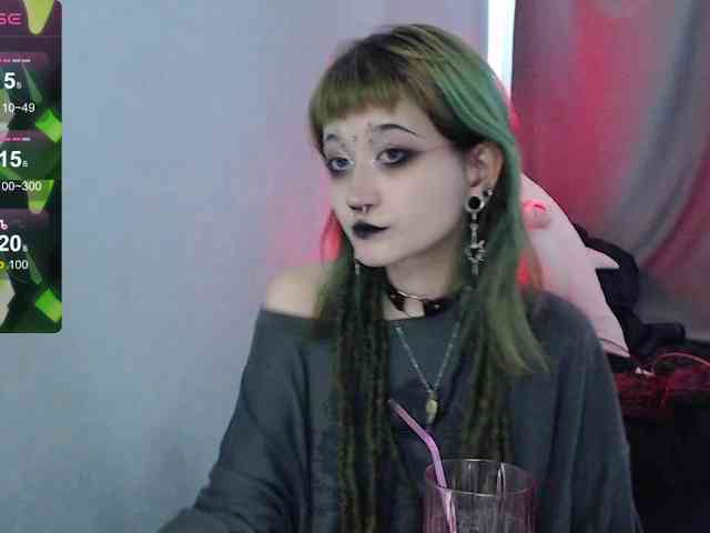 Trish-Taylor webcam