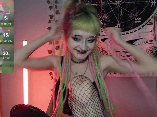 Trish-Taylor webcam