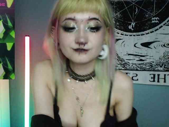 Trish-Taylor webcam