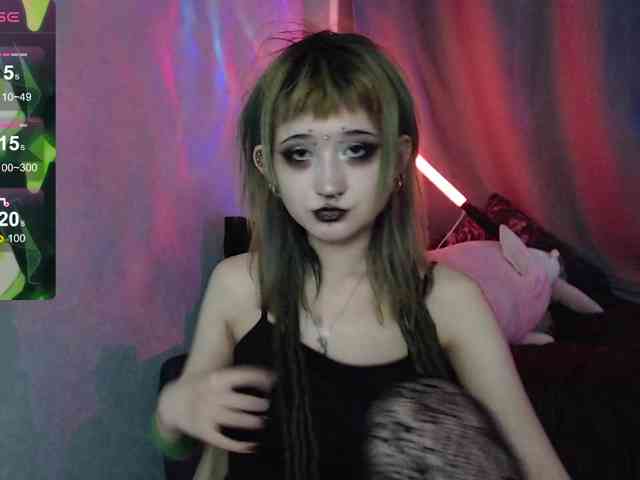Trish-Taylor webcam