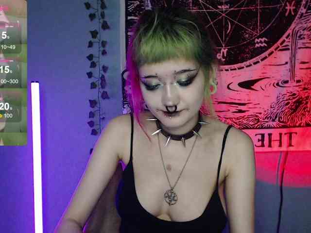 Trish-Taylor webcam