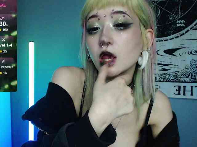 Trish-Taylor webcam