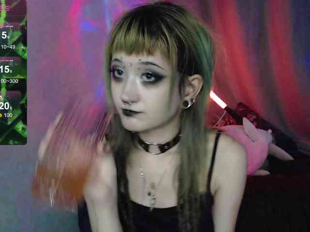 Trish-Taylor webcam