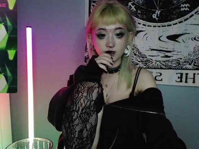 Trish-Taylor webcam