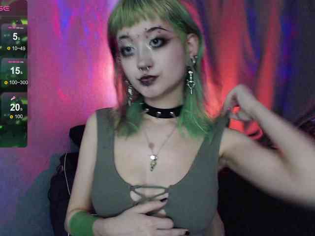 Trish-Taylor webcam