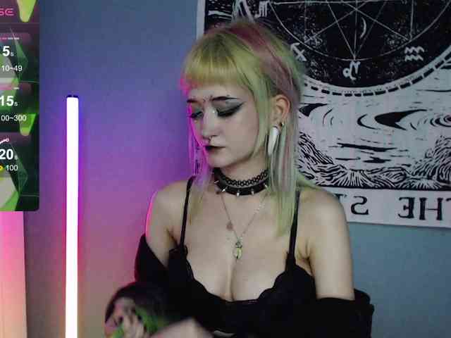 Trish-Taylor webcam