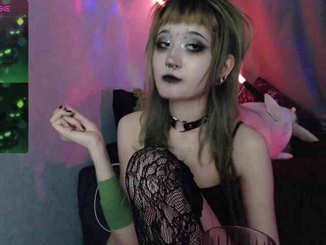 Trish-Taylor webcam