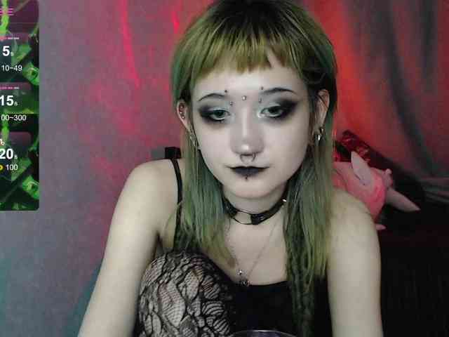 Trish-Taylor webcam