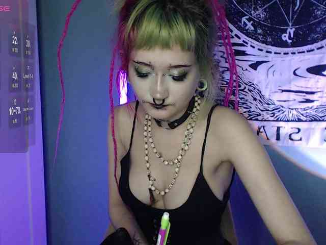 Trish-Taylor webcam