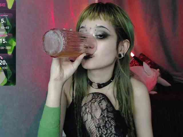Trish-Taylor webcam