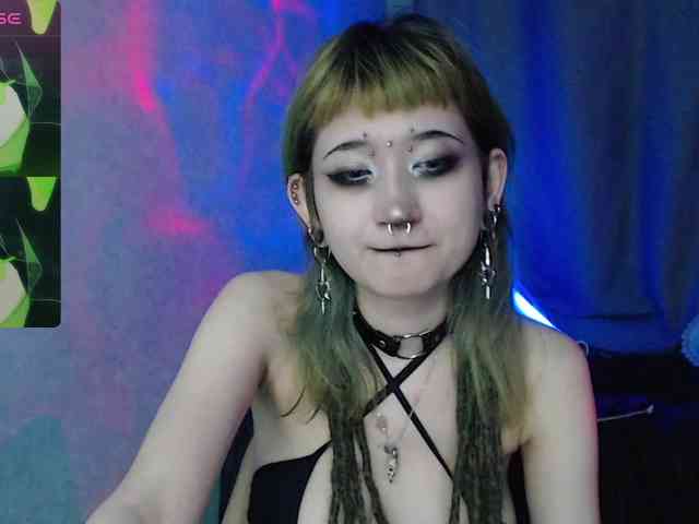 Trish-Taylor webcam
