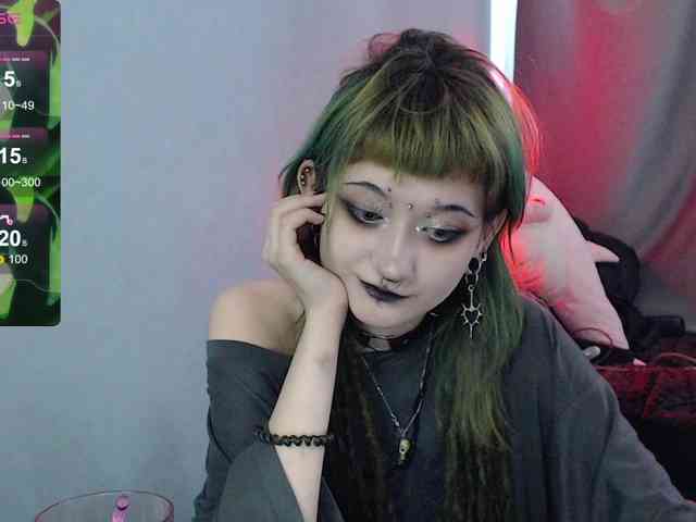 Trish-Taylor webcam
