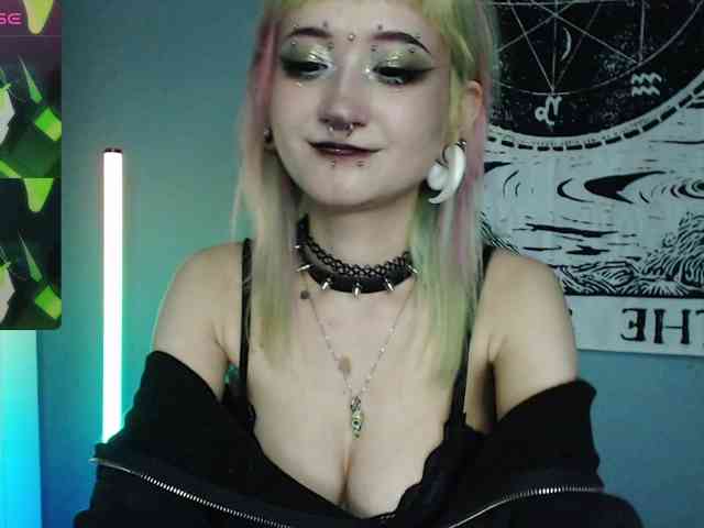 Trish-Taylor webcam
