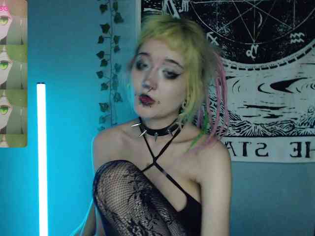 Trish-Taylor webcam