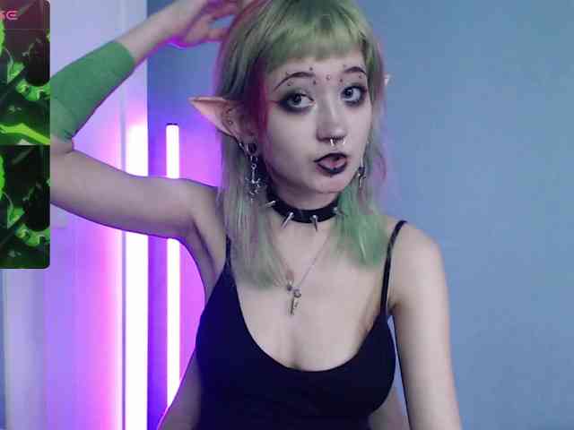 Trish-Taylor webcam
