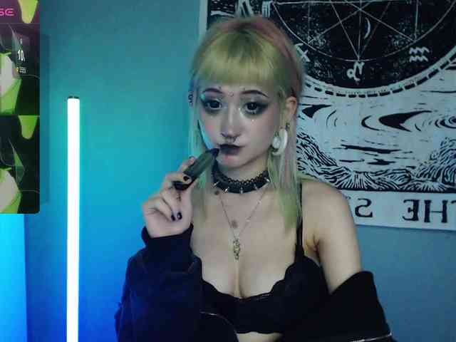 Trish-Taylor webcam