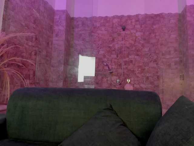 Tara-Hillss live webcam show