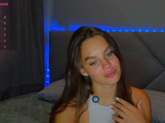 SeLeNaa live webcam show