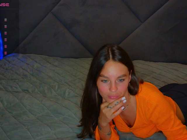 SeLeNaa live webcam show