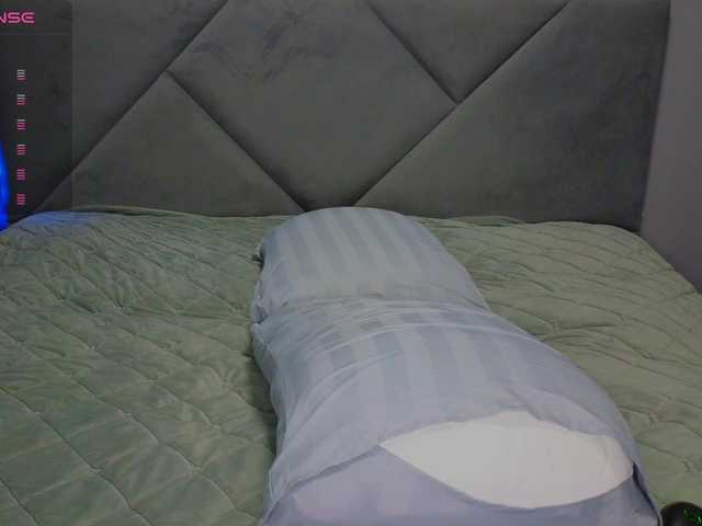 SeLeNaa live webcam show