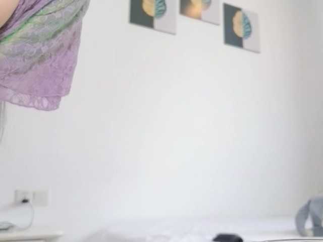 Akinastar's BongaCams show and profile