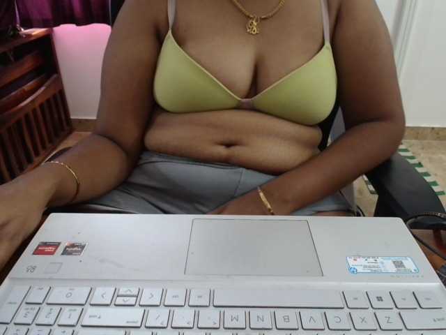 ShruthiIndian56 live cam on BongaCams