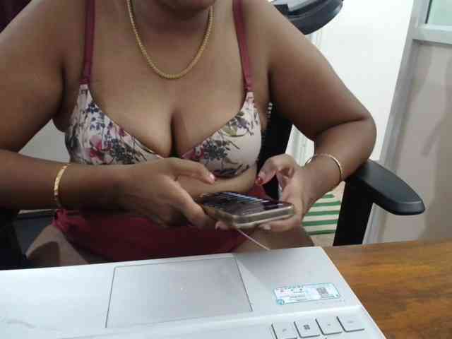 ShruthiIndian56 webcam