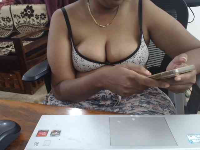 ShruthiIndian56 Live Webcam on BongaCams