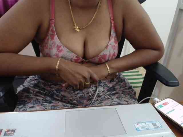 ShruthiIndian56 webcam