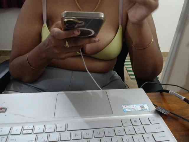 ShruthiIndian56 webcam