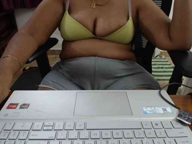 ShruthiIndian56 webcam
