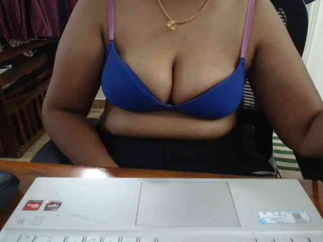 ShruthiIndian56 webcam