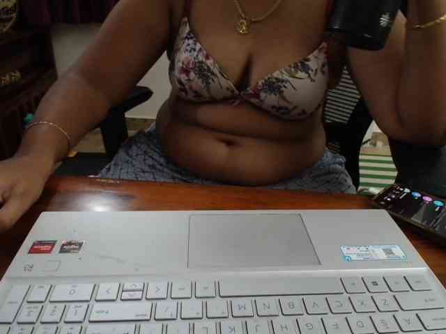 ShruthiIndian56 webcam