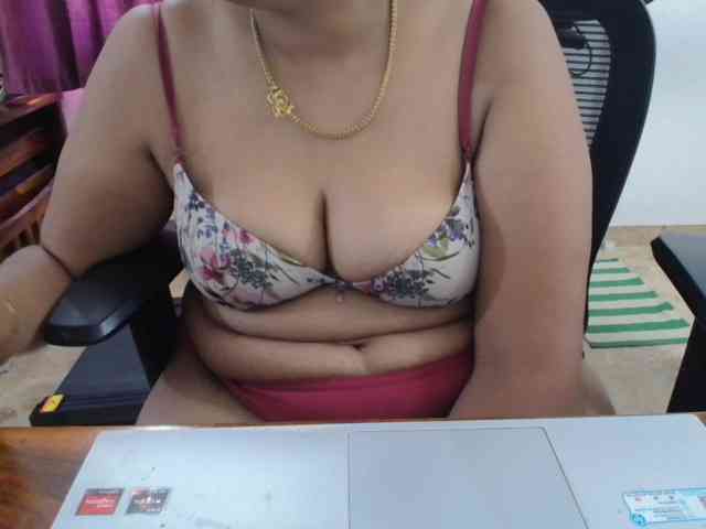 ShruthiIndian56 webcam