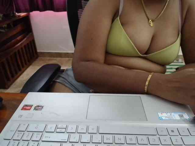 ShruthiIndian56 webcam