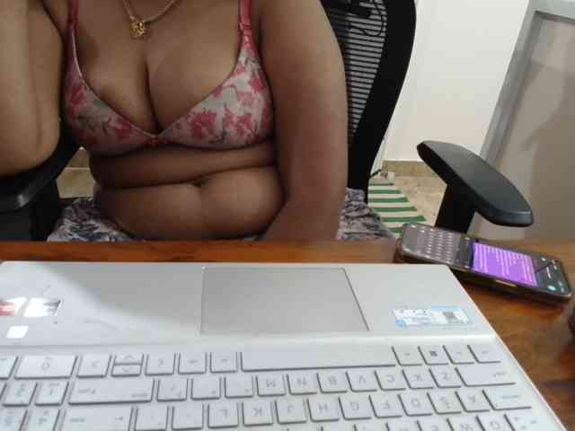 ShruthiIndian56 webcam