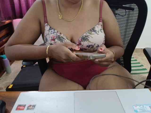 ShruthiIndian56 webcam