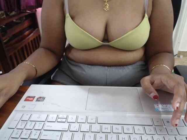 ShruthiIndian56 webcam