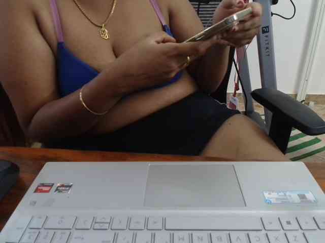 ShruthiIndian56 webcam