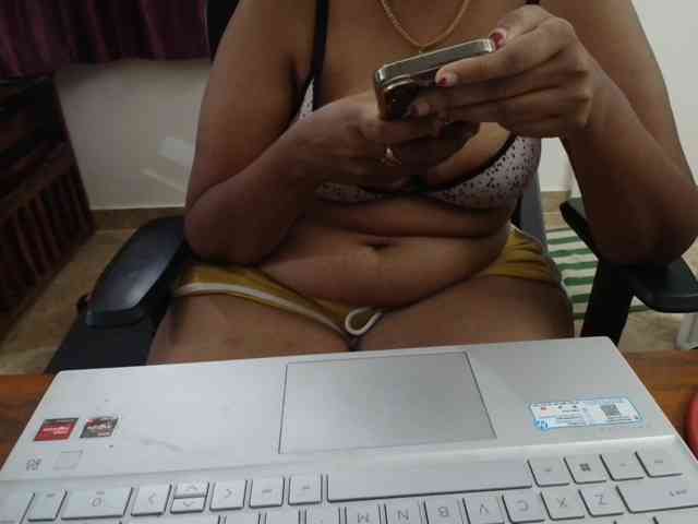 ShruthiIndian56 webcam